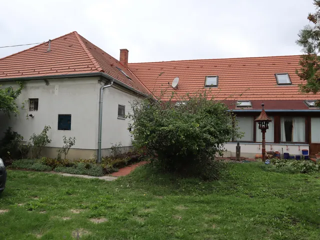 Eladó ház Rábaszentmihály, Béke u 280 nm