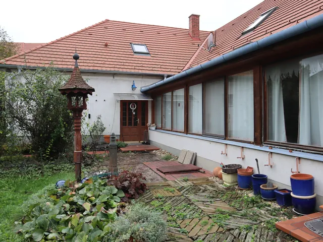 Eladó ház Rábaszentmihály, Béke u 280 nm