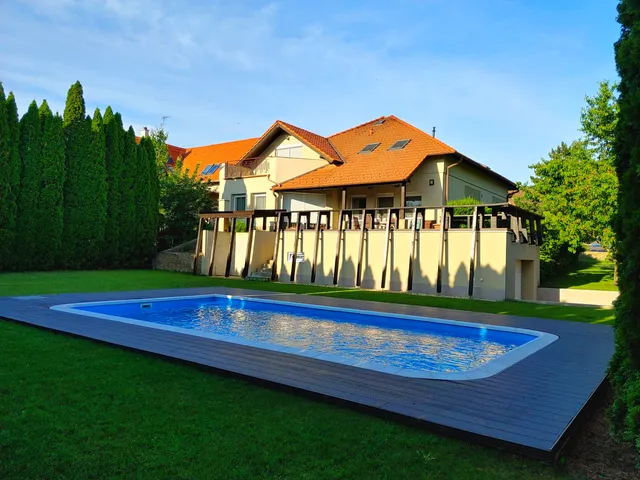 Eladó ház Telki, f 310 nm