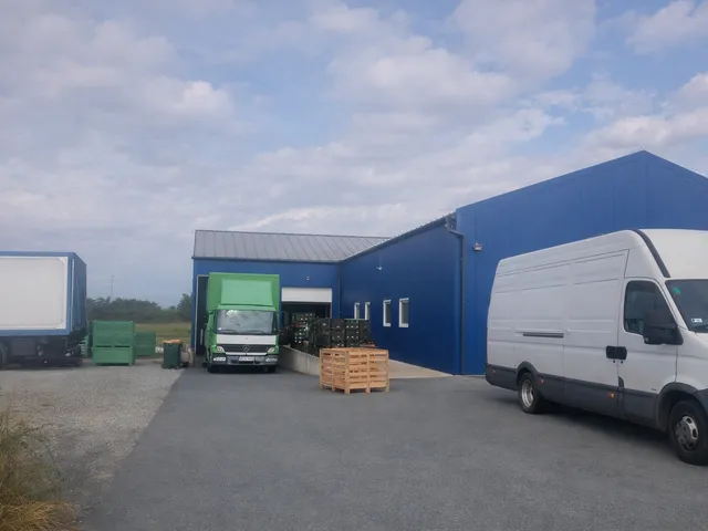 Eladó kereskedelmi és ipari ingatlan Körmend, i 400 nm