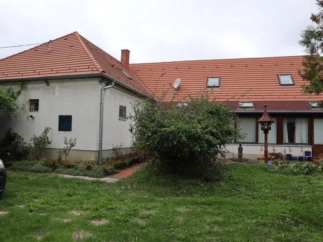Eladó ház Rábaszentmihály, ko 280 nm