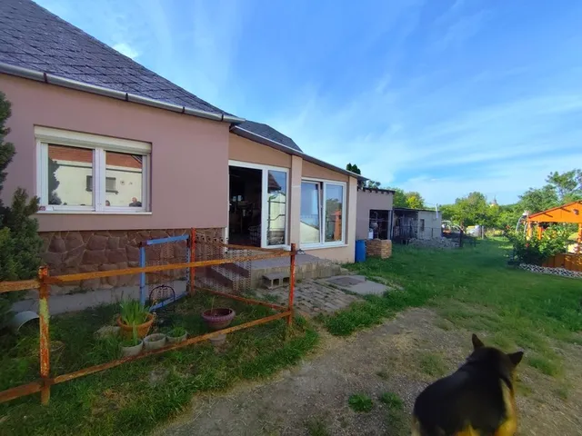 Eladó ház Pázmándfalu 90 nm
