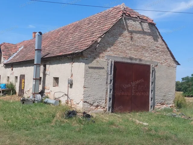 Eladó kereskedelmi és ipari ingatlan Siófok, Balatonkiliti 200 nm