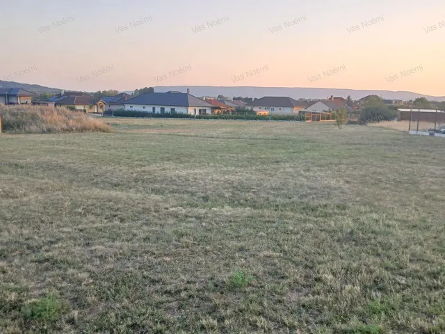 Eladó telek Tapolca 1200 nm