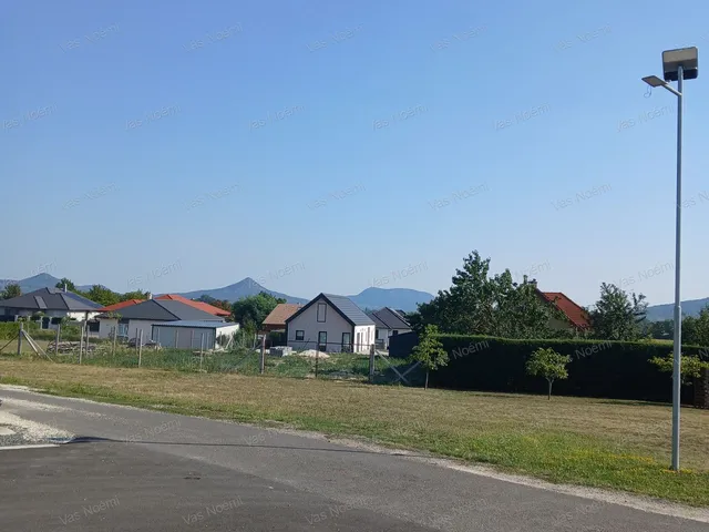 Eladó telek Tapolca 1200 nm