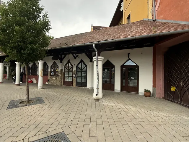 Eladó kereskedelmi és ipari ingatlan Kaposvár, Belváros, Újpiac tér 144 nm
