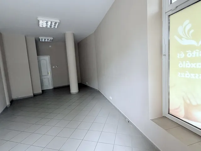 Kiadó kereskedelmi és ipari ingatlan Kaposvár, Belváros, Petőfi utca 5 29 nm