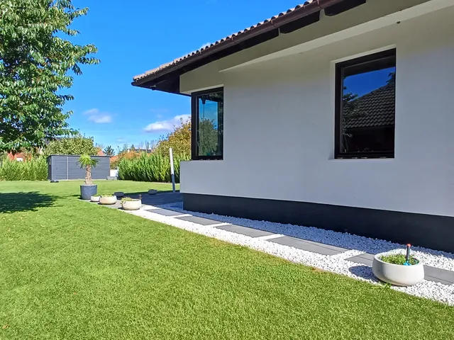 Eladó ház Győr, Győrszentiván 279 nm