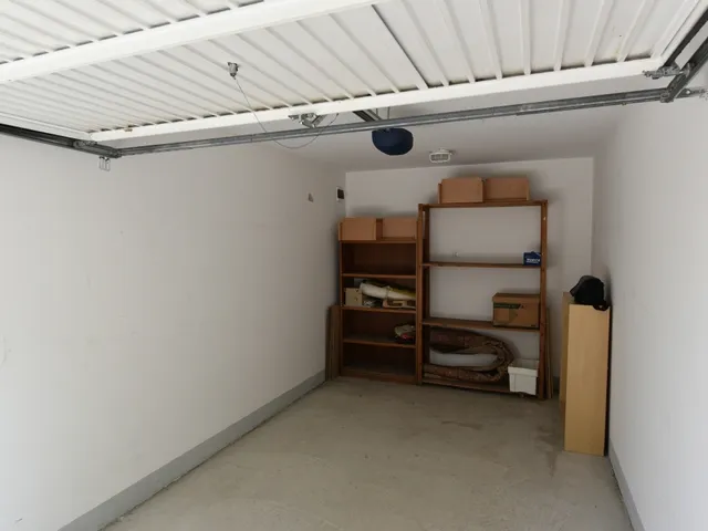 Kiadó garázs Veszprém, Bakonyalja 15 nm