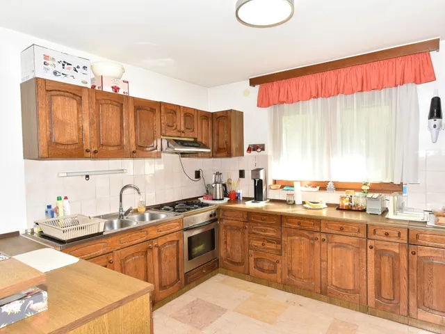 Eladó ház Veszprém, Egry József utcai lakótelep 182 nm