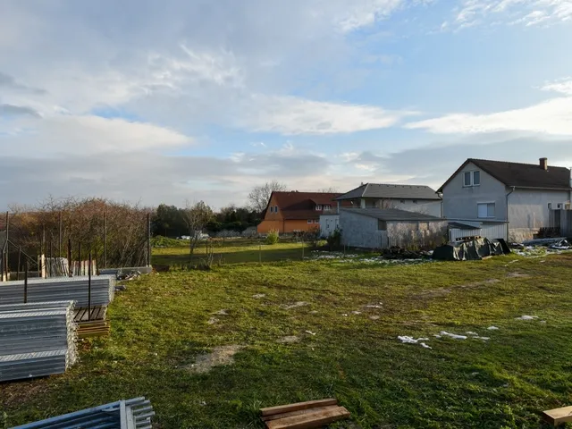 Eladó telek Öskü 1074 nm