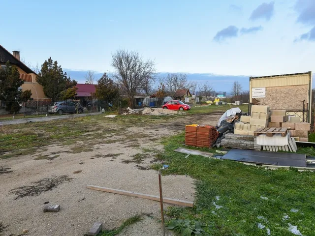 Eladó telek Öskü 1074 nm