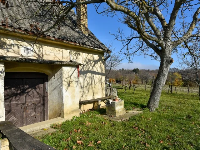 Eladó telek Pécsely 3688 nm