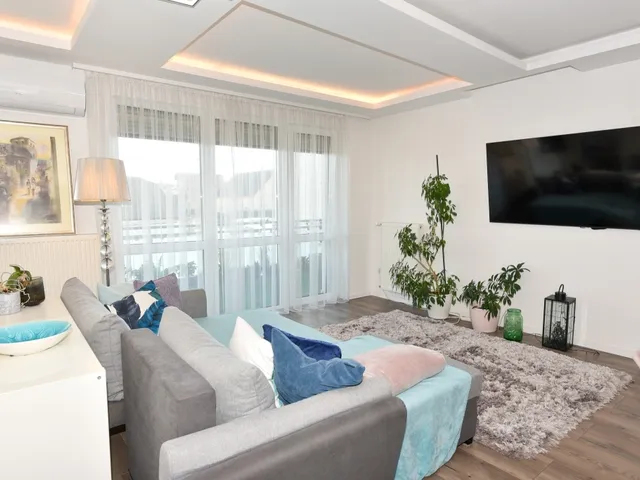 Eladó lakás Veszprém, Újtelep 79 nm