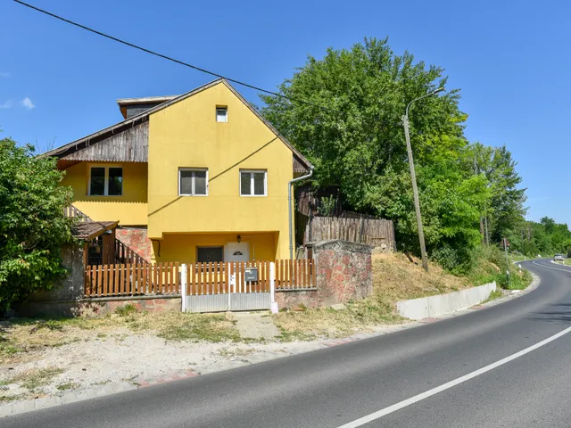 Eladó nyaraló Nyergesújfalu 66 nm