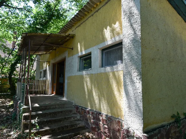Eladó telek Kővágóörs 772 nm