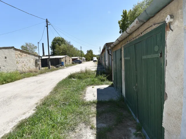 Eladó garázs Ajka 16 nm