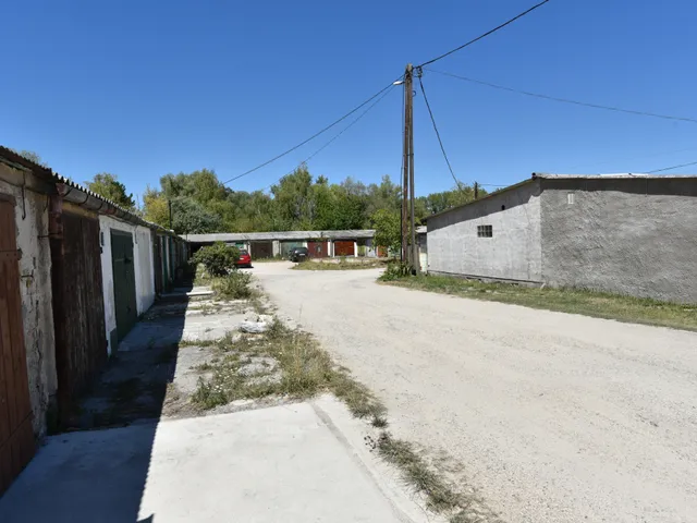Eladó garázs Ajka 16 nm