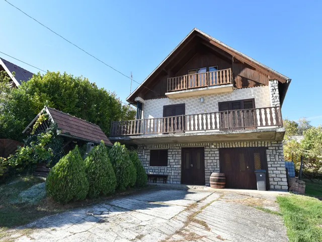 Eladó telek Csopak 1090 nm