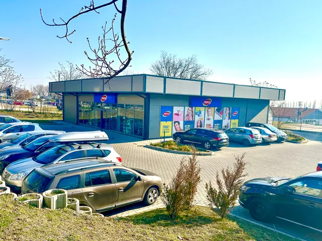 Eladó kereskedelmi és ipari ingatlan Várpalota 400 nm