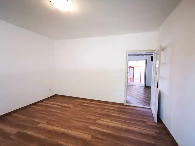 Kiadó ház Makó, Honvéd, Lendvai utca 130 nm