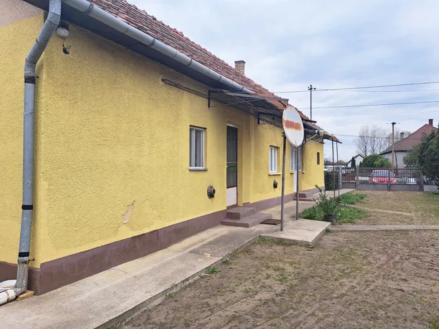 Eladó ház Újfehértó, Farkasnyári út 65 nm
