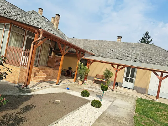 Eladó ház Kék, Ady Endre út 150 nm