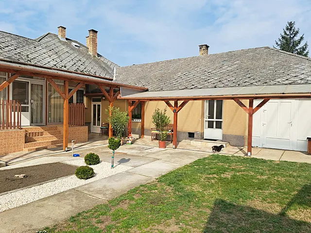 Eladó ház Kék, Ady Endre út 150 nm