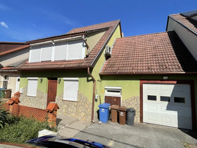 Eladó ház Pécs, Üszögpuszta 270 nm