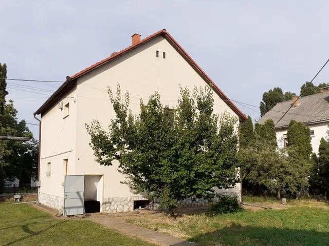 Eladó ház Bóly, Park utca  200 nm