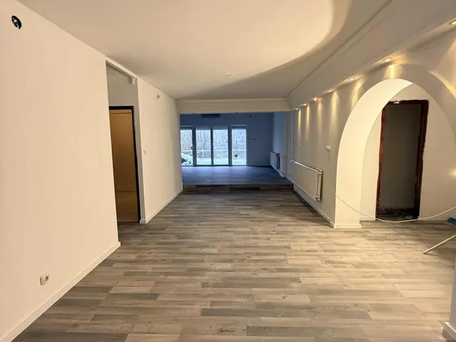 Eladó ház Pécs, Üszögpuszta 270 nm