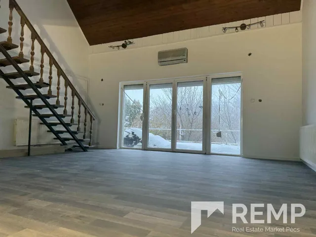 Eladó ház Pécs, Üszögpuszta 270 nm