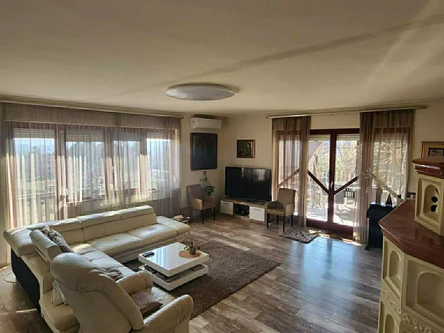 Eladó ház Pécs, Tettye 270 nm