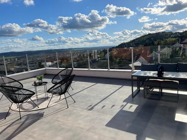 Eladó ház Pécs, Mecsekoldal 304 nm