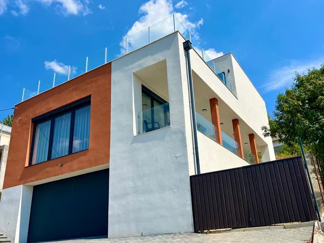 Eladó ház Pécs, Mecsekoldal 304 nm