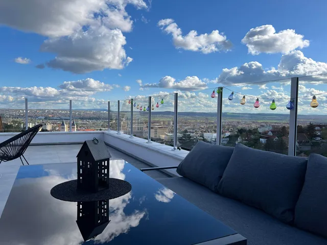 Eladó ház Pécs, Mecsekoldal 304 nm