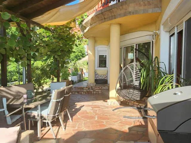 Eladó ház Pécs, Tettye, Kun utca 270 nm