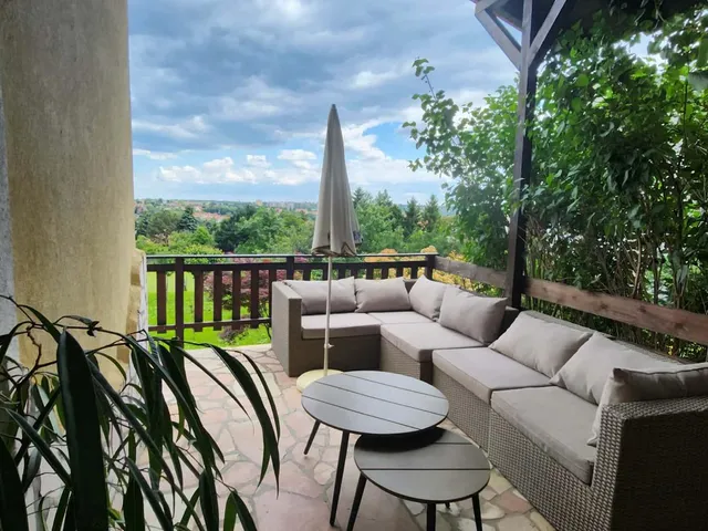 Eladó ház Pécs, Tettye 270 nm