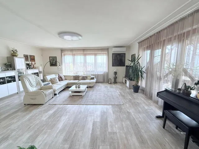 Eladó ház Pécs 360 nm