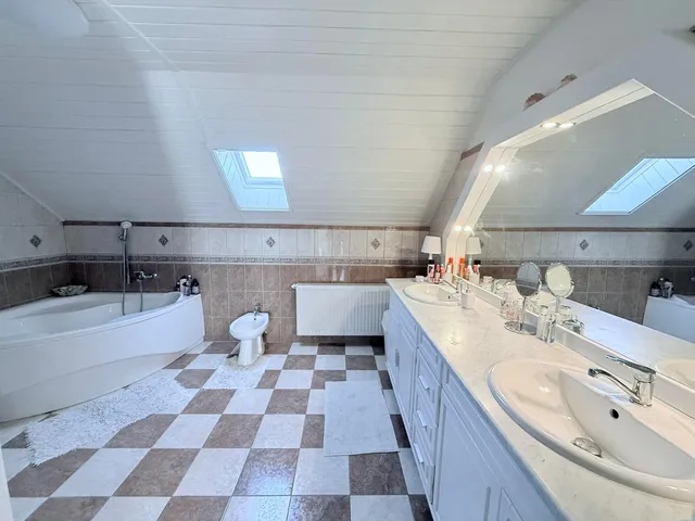 Eladó ház Pécs 360 nm