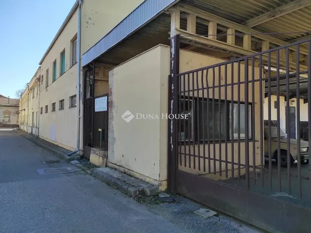 Eladó kereskedelmi és ipari ingatlan Szentes 1220 nm