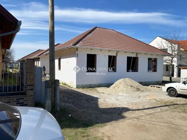 Eladó lakás Vácrátót 92 nm