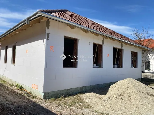 Eladó lakás Vácrátót 92 nm