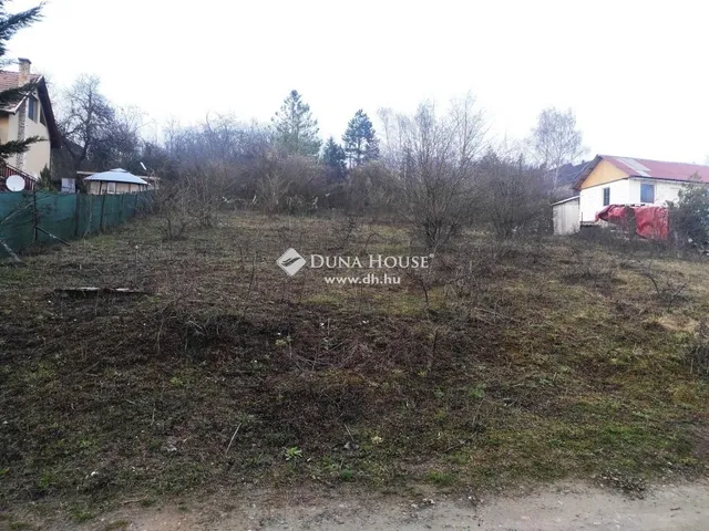 Eladó telek Domony 814 nm