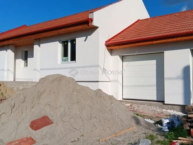 Eladó ház Szada 136 nm