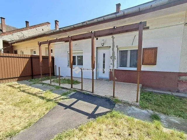 Eladó ház Budapest XV. kerület 40 nm