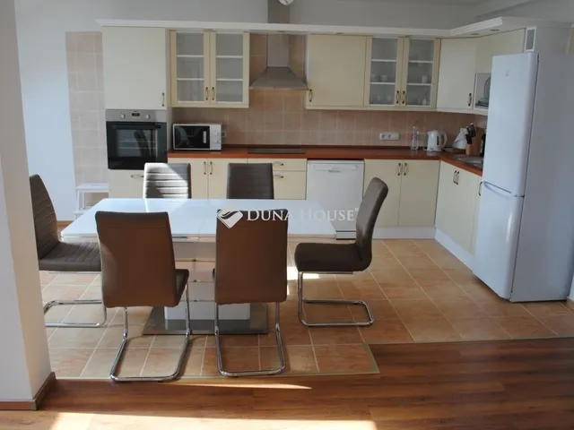 Eladó lakás Veresegyház 109 nm