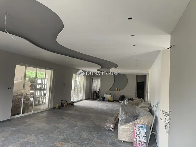 Eladó ház Szada 310 nm