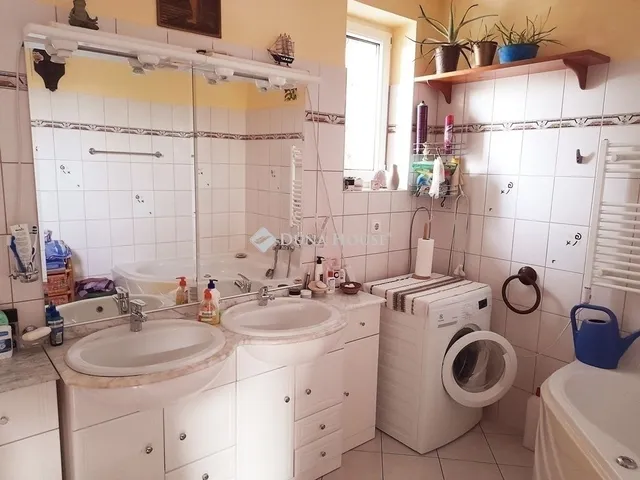 Eladó ház Veresegyház 300 nm