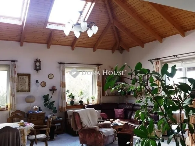 Eladó ház Veresegyház 300 nm